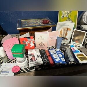 Amazing 23PC Beauty Kit with gorgeous hot items great for stocking stuffers! 🎅🏼